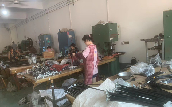 Stal 34406769368 Opakowanie kartonowe z kablem hamulca samochodowego do układu hamulcowego pojazdu